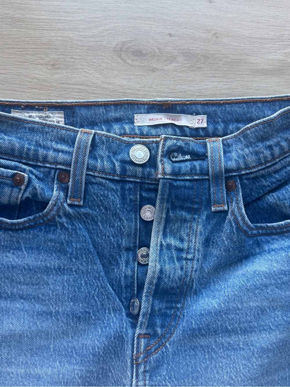 Levi’s High-Rise Straight Leg Jeans in Medium Blue - Picture 2 of 3